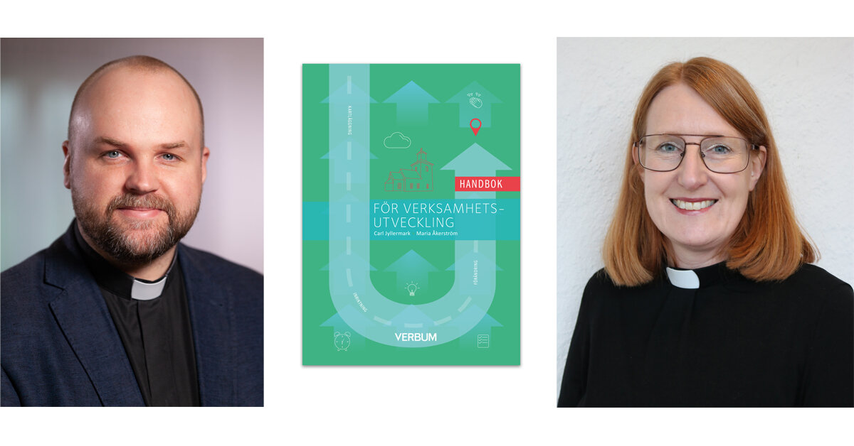 En kvinnlig och en manlig präst i präst skjorta och Handbok för verksamhetsutveckling.