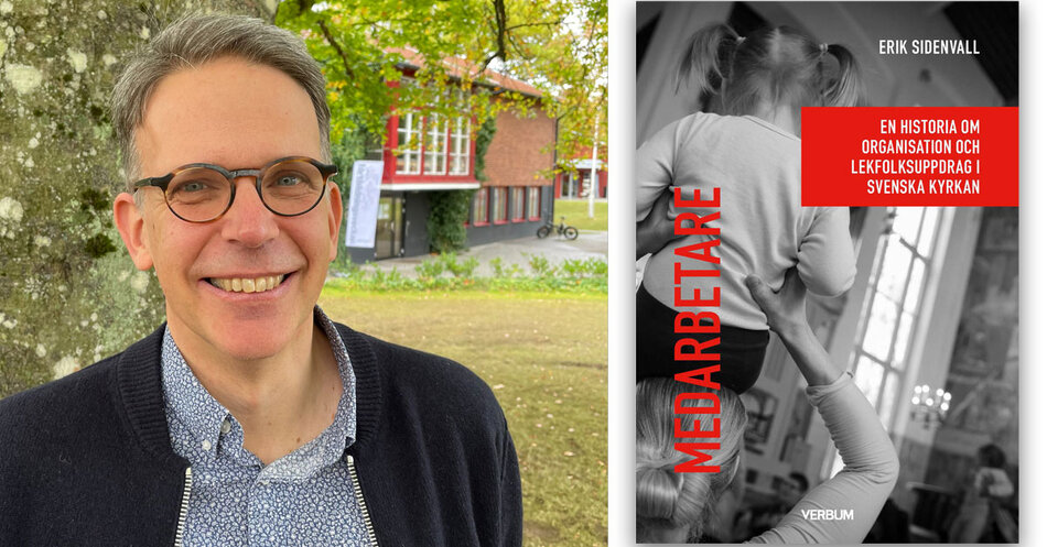 Närbild leende man i blå skjorta med runda glasögon med ett träd och ett rött hus i bakgrunden. Boken Medarbetare