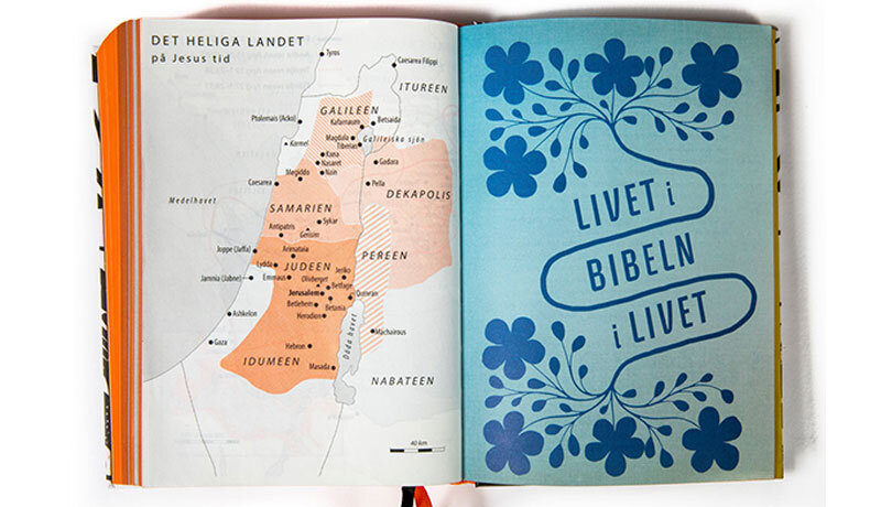 Uppslag ur konfirmandbibel med en karta av det heliga landet samt rubriken Livet i bibeln i livet.